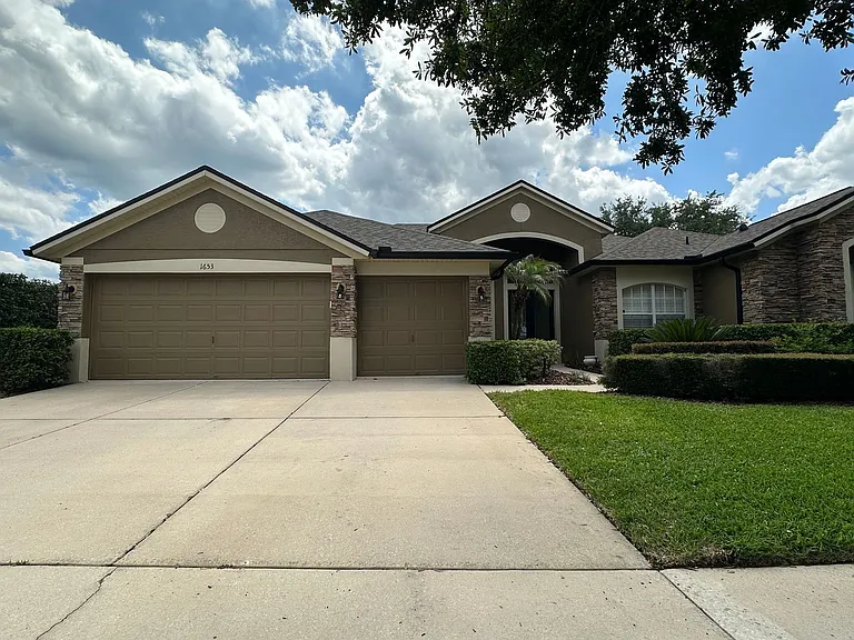1653 Cherry Ridge Dr — Photo 1