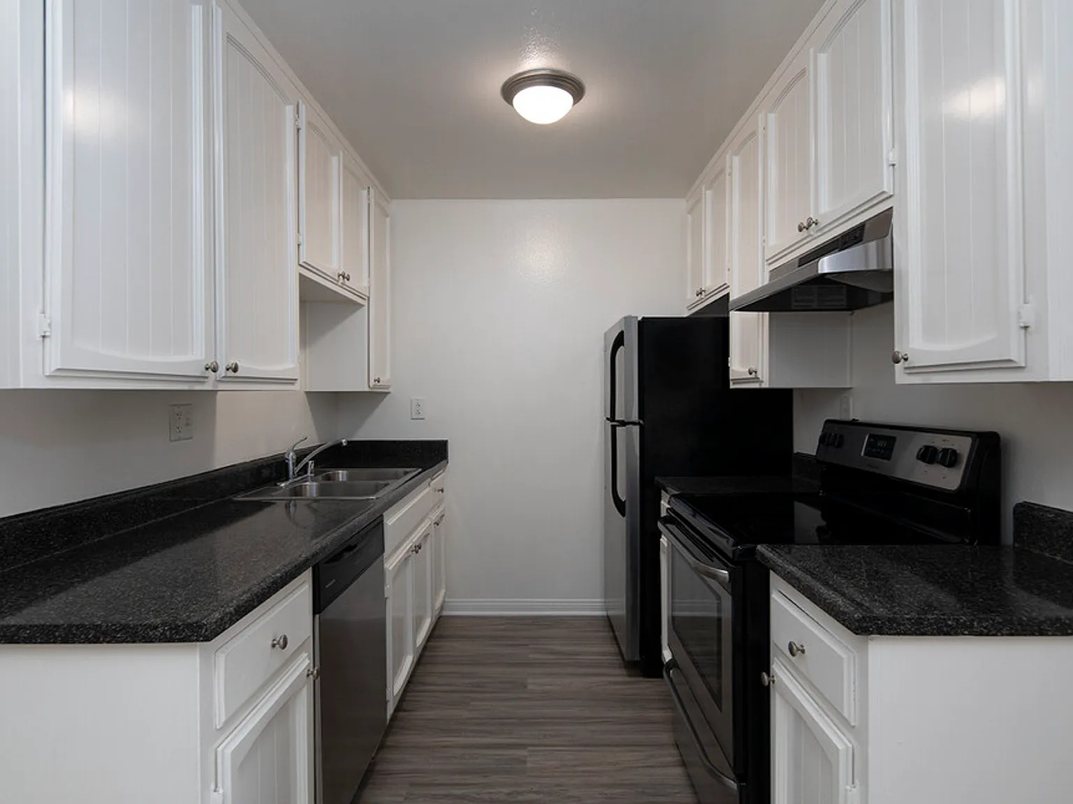 Royal Village Apartments — Photo 3