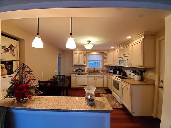 5th image of 807 Douglas Dr