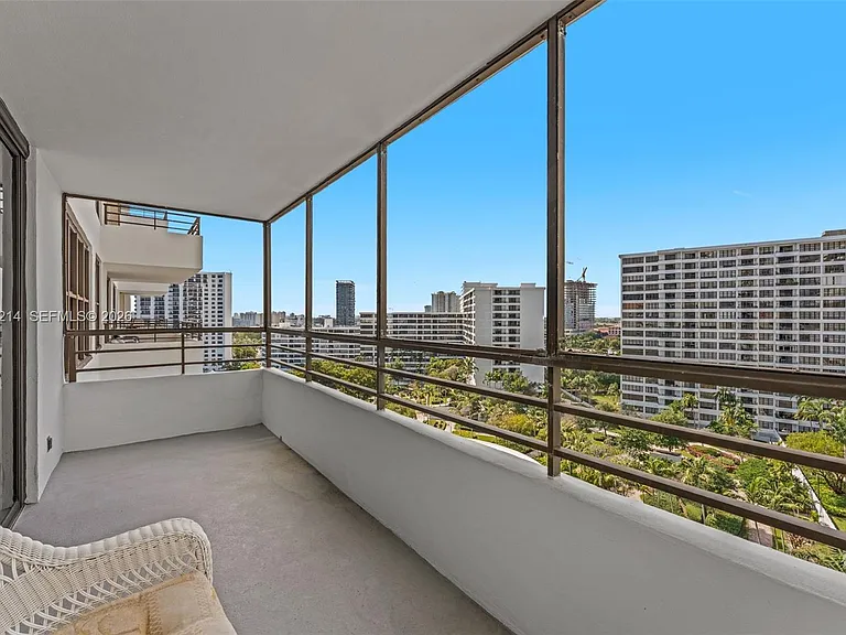 2500 Parkview Dr #1418 — Photo 3