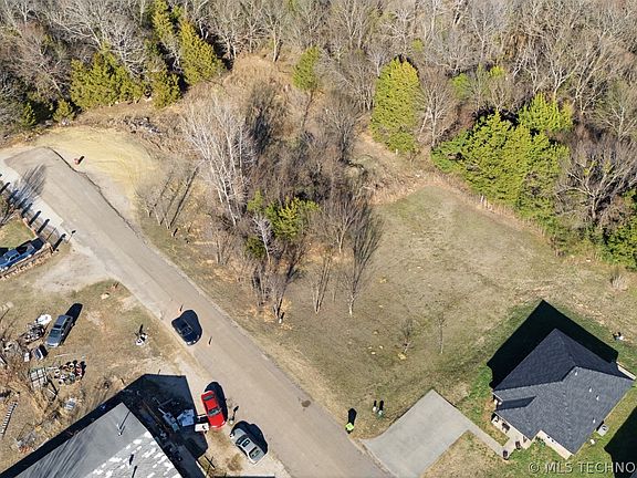 3rd image of Wolfe Ln