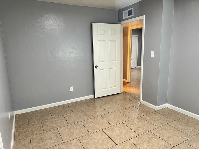 115 W Hill Dr #11 — Photo 18