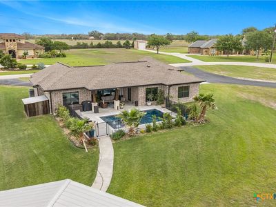 415 Juniper Trl, Yoakum, TX, 77995