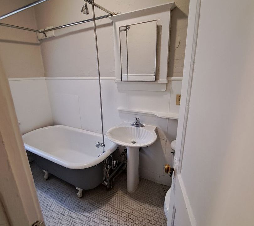2nd image of 21-27 14th St W #105