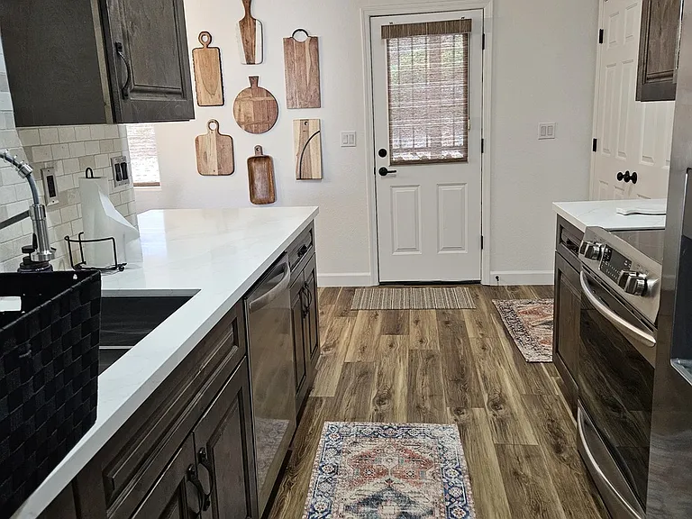 3420 Pioneer Dr — Photo 7