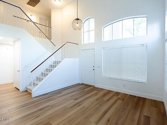 4th image of 319 W BOLERO Drive