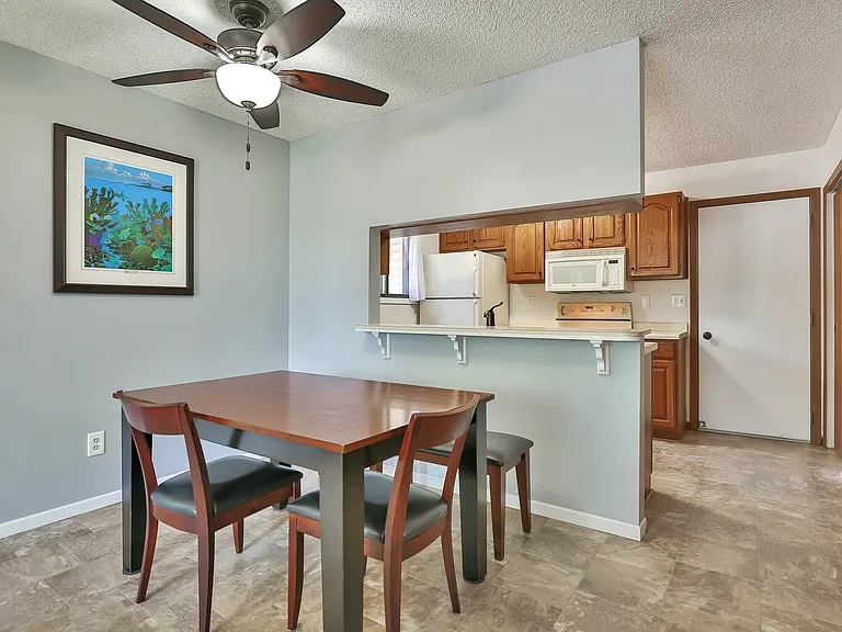 1271 Greenbriar Ct — Photo 5