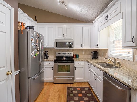 5th image of 473 Waverly Forest Ct