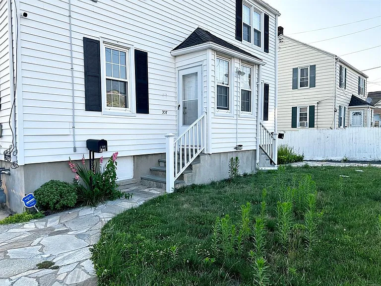 339 Thompson St #1 — Photo 9