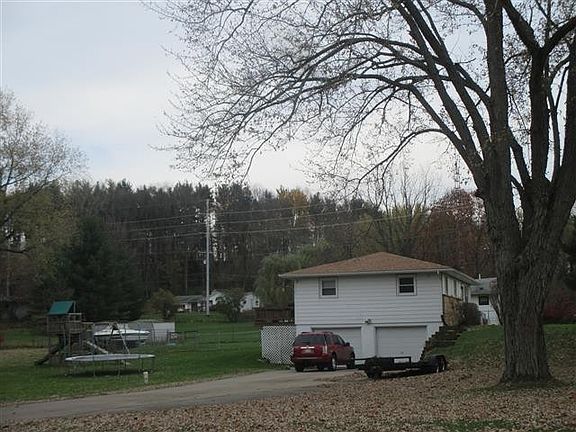 3rd image of 303 Holmes Dr
