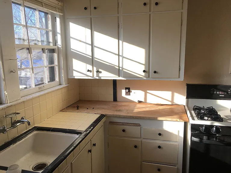402 Grand Ave — Photo 19