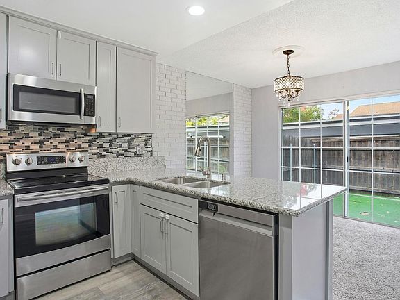 3rd image of 5805 Muldrow Rd