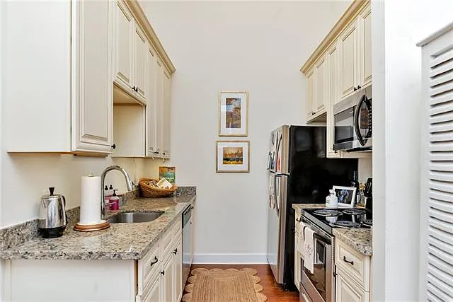 3601 Camp St #302 — Photo 11