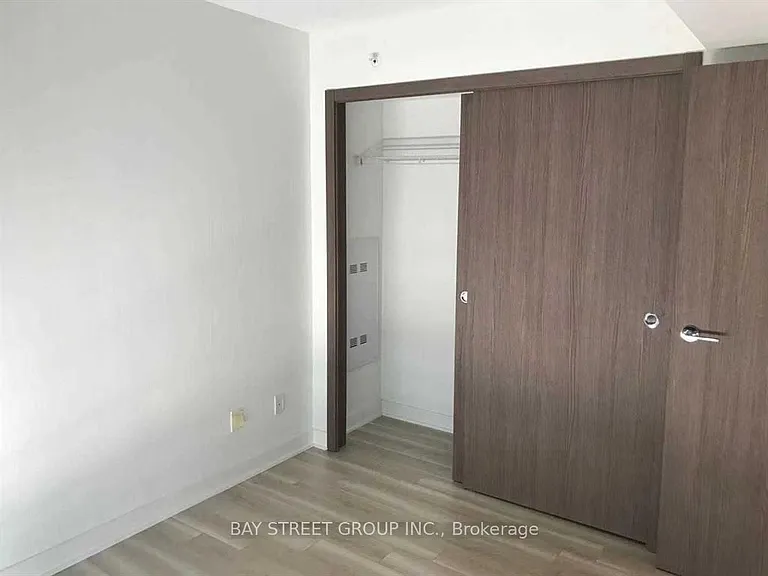 17 Bathurst St #916 — Photo 13