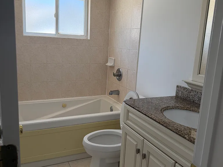144 Graham Ave #2F — Photo 5