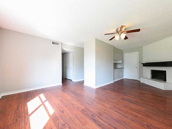 5th image of 140 W Hartel St