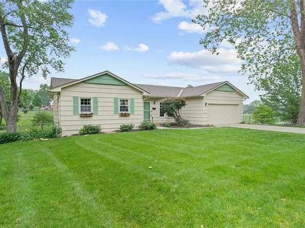5957 Garnett St, Shawnee, KS 66203