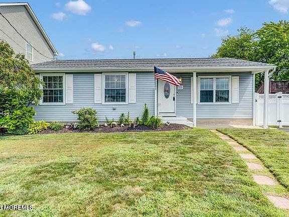 4th image of 625 Beachwood Avenue