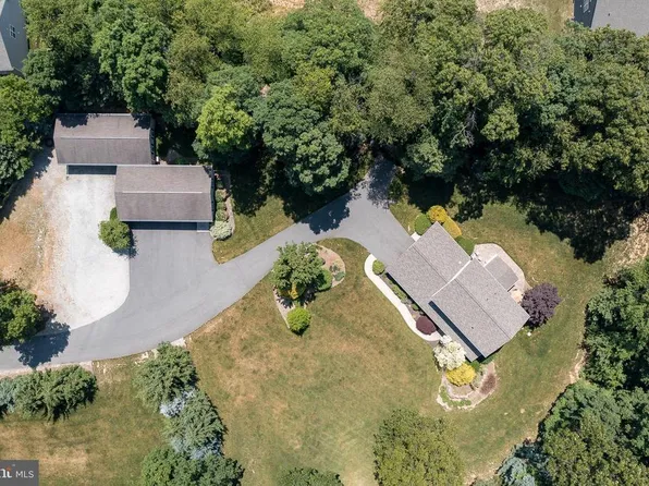 200 Sunbury Ln, Red Lion, PA 17356