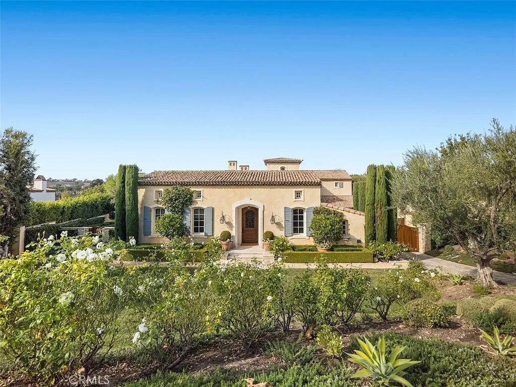 5 bed, 7.0 bath, 8233 sqft, $32,250 — Photo 1