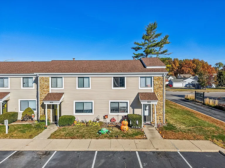 Twyckenham Apartments — Photo 40