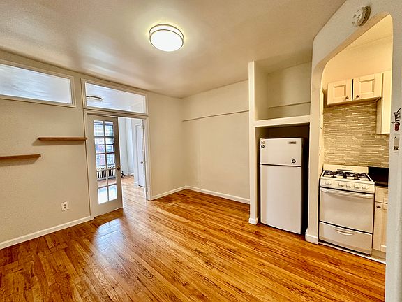 3rd image of 99 Saint Marks Pl APT 6E