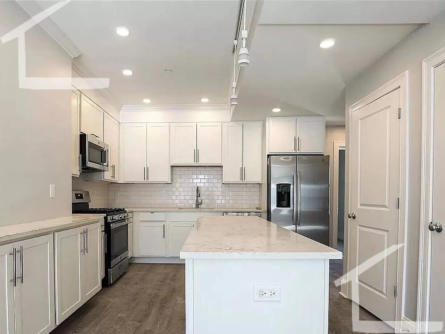 9/1 No Fee! Newer construction 4BR/3BA in Brighton! — Photo 4