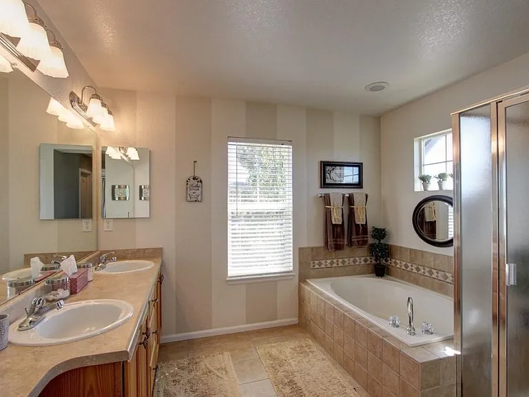 10598 Jewelberry Trl — Photo 12