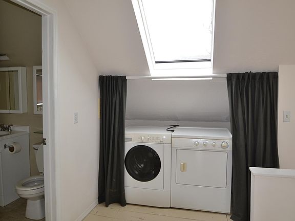 washer dryer in unit