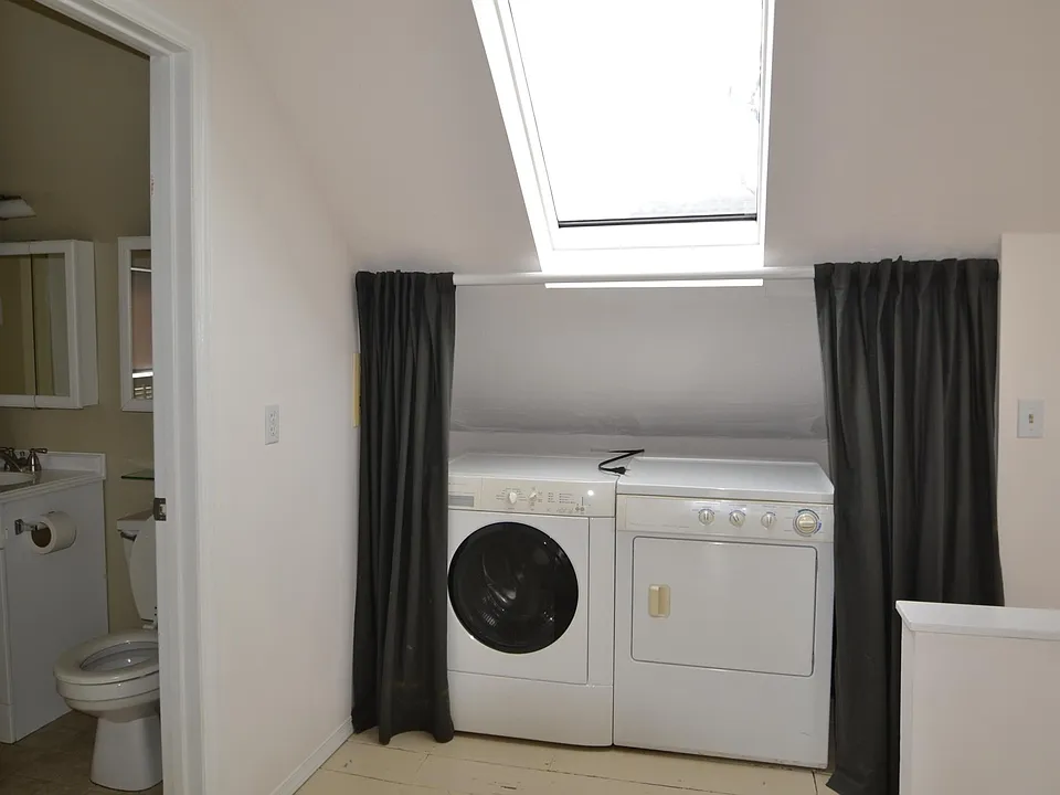 washer dryer in unit