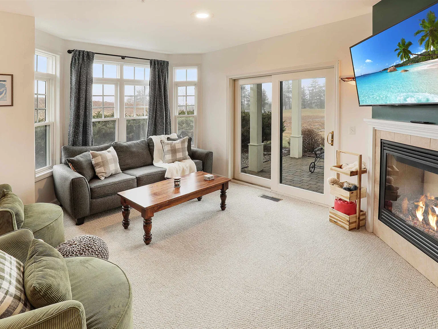 3 bed, 2.0 bath, 1442 sqft, $3,500 — Photo 2