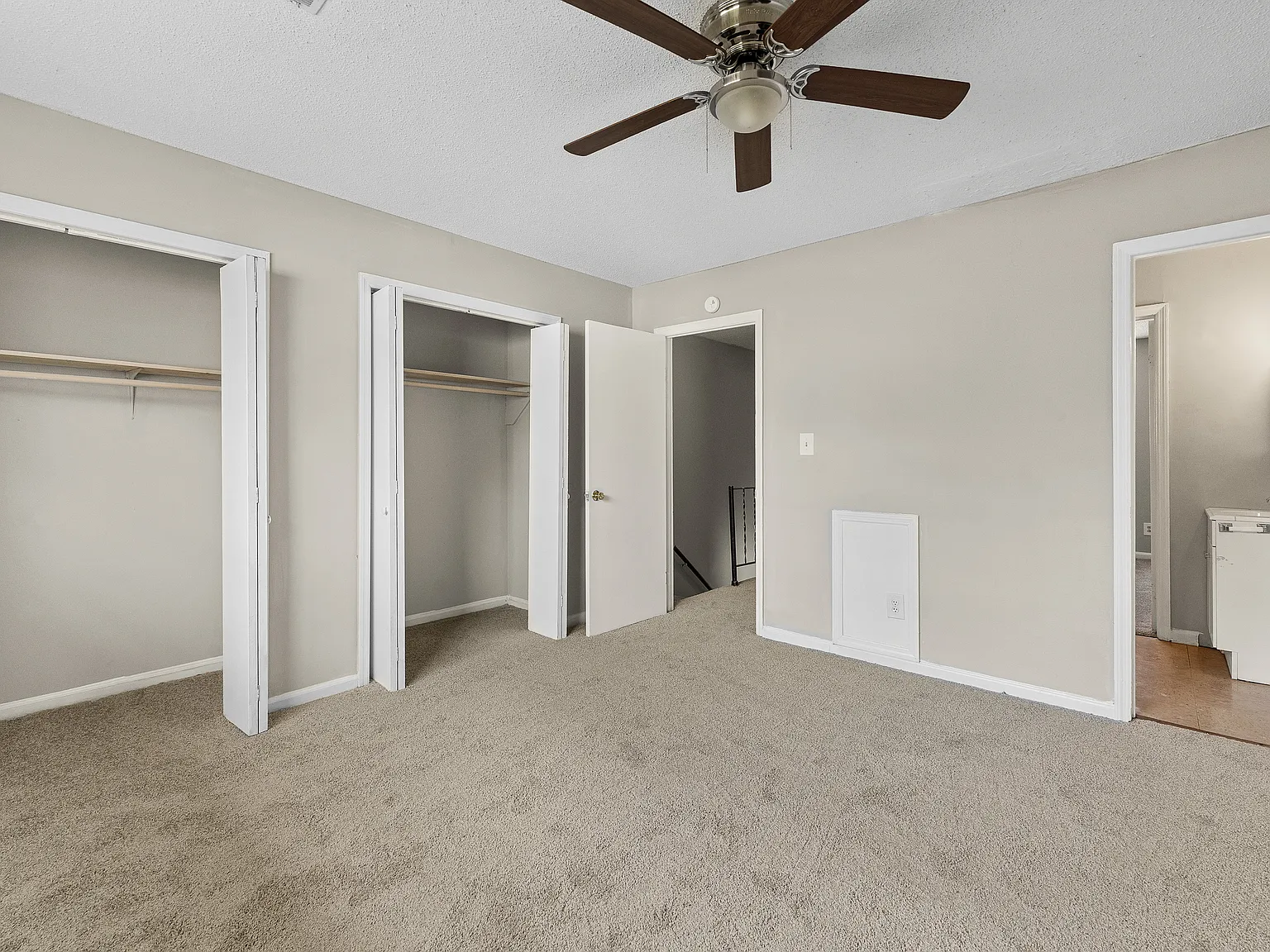 Country Club Apartments — Photo 4