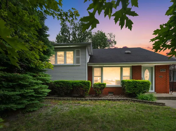 4821 W 105th St, Oak Lawn, IL 60453