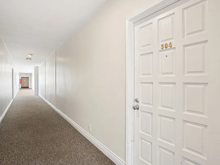 Willis Apartments — Photo 27