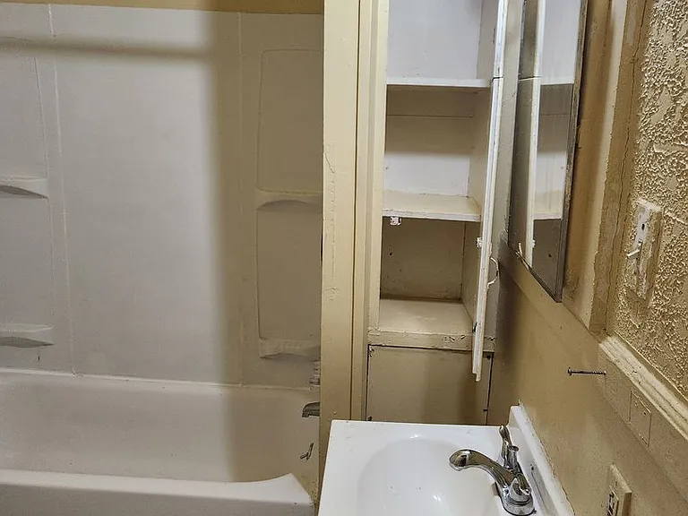 2 Clay Ave — Photo 7