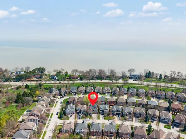3352 Petrie Way, Oakville, ON L6L 6V8