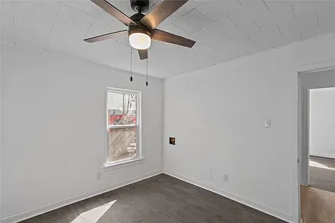 3 bed, 1400 sqft, $900 — Photo 2