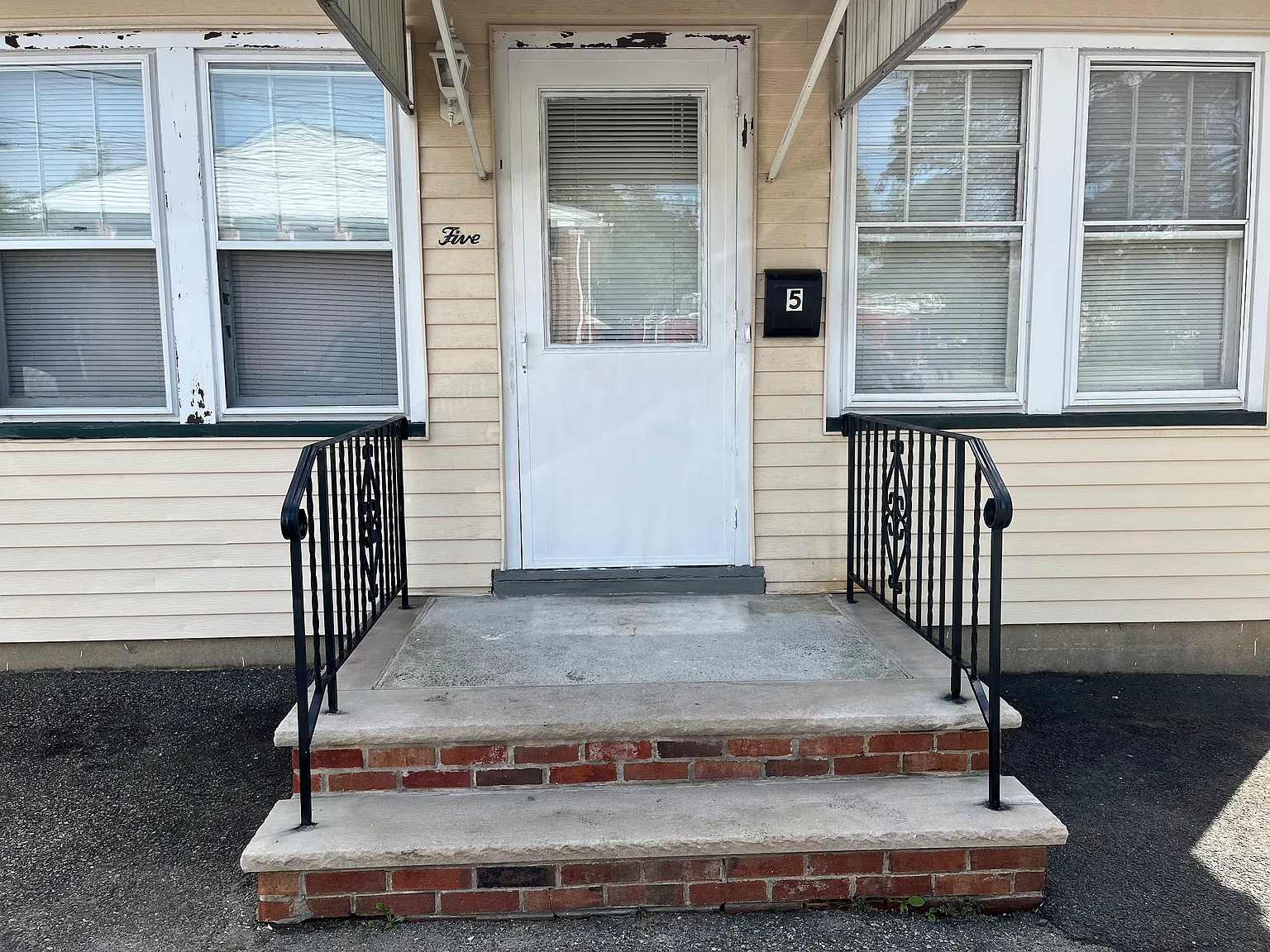 2 bed, $2,850 — Photo 1