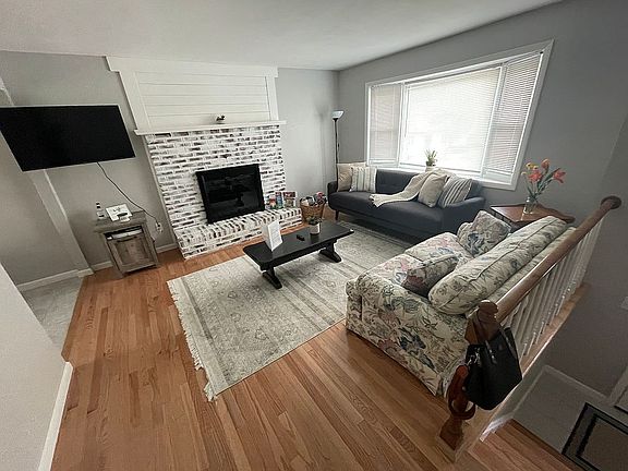 2nd image of 13 Pines Ct