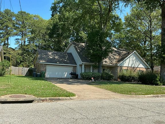 3rd image of 4013 Ray Dr