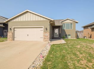 3013 S Keyrell Dr, Sioux Falls, SD 57106