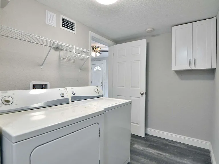 912 Hart St #B — Photo 4