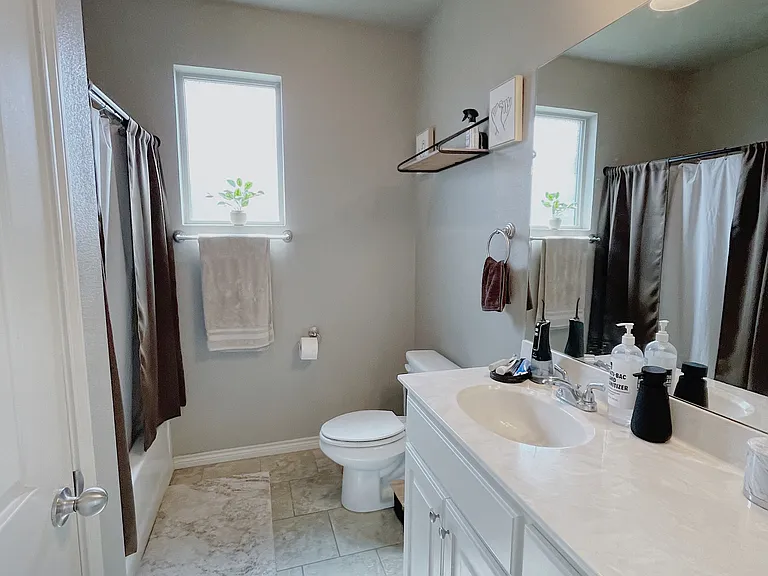 5208 Kemper St — Photo 6