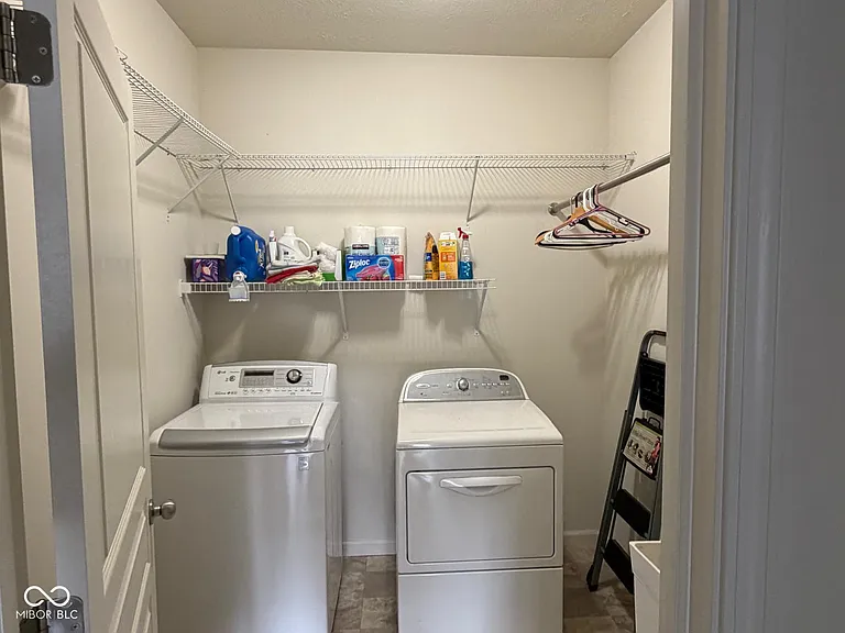 1190 Sunset Blvd — Photo 23