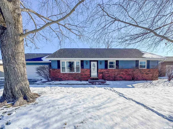 718 Taylor St, Morton, IL 61550