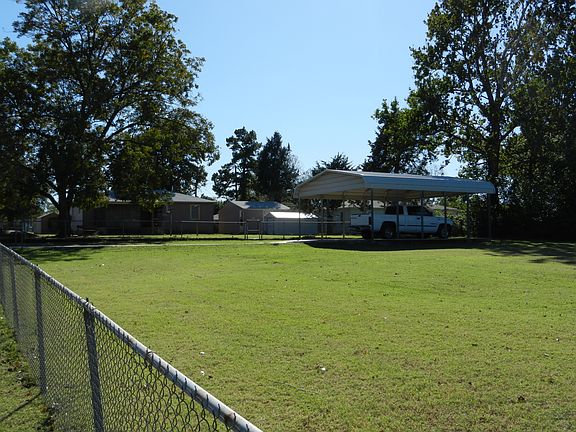 Add'l drive/carport/land. 