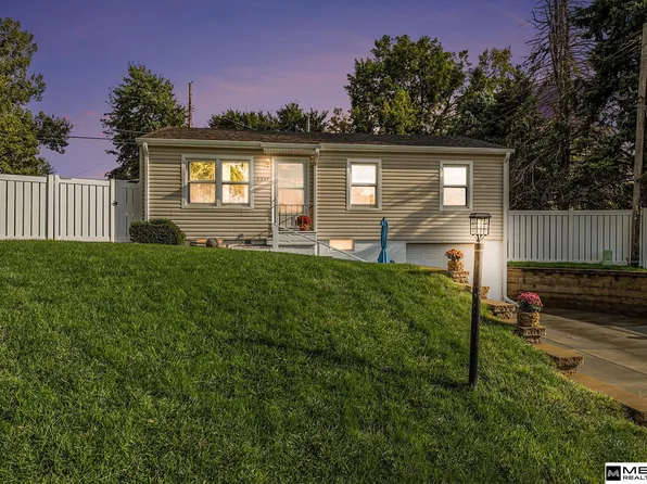7322 Ira Ct, La Vista, NE 68128