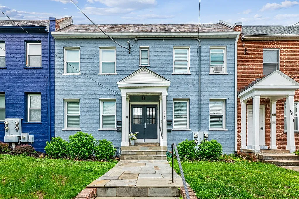 2 bed, 900 sqft, $2,200 — Photo 1