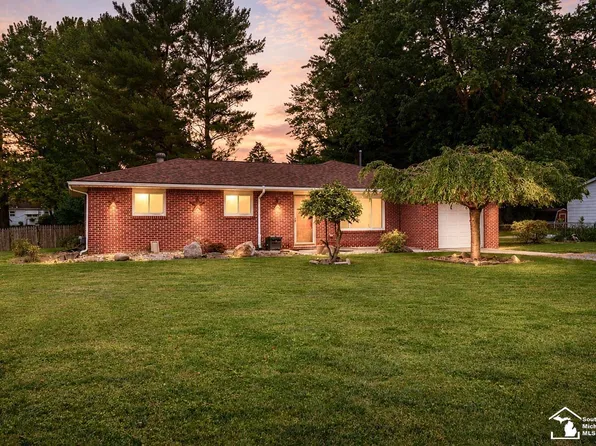 8940 Woodside Dr, Temperance, MI 48182