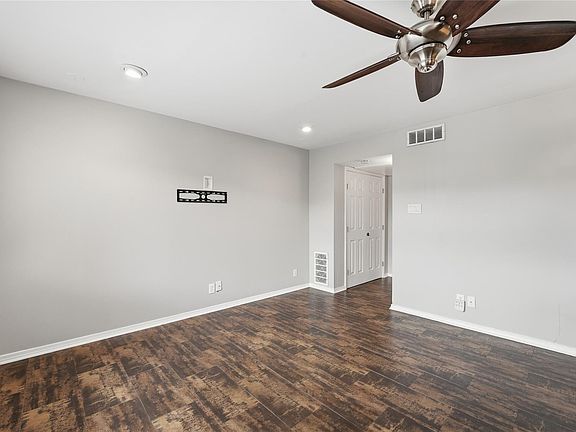 3rd image of 1529 Wirt Rd APT 27